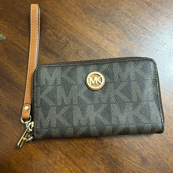 Michael Kors Signature Logo Smartphone Wristlet Wallet – Brown/Gold - Picture 1 of 6